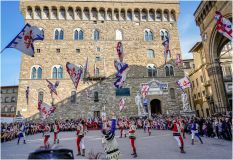 A flag throwing competition between Umbria and Florence.